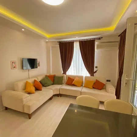 4 Yatakli - Havuzlu _ 2+1 Daire Fethiye